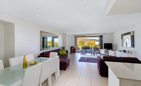 “Luro Beachfront Apartment” Ettalong Beach