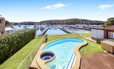 Absolute Waterfront – “Cabarita Cottage”