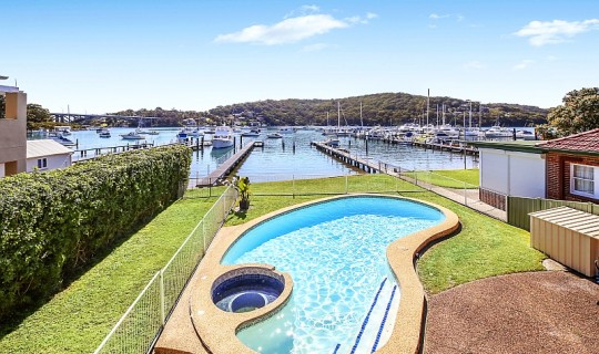 Absolute Waterfront – “Cabarita Cottage”